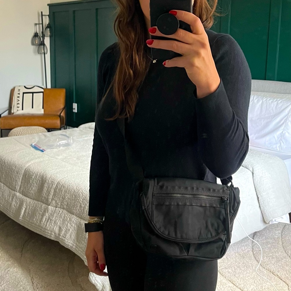 NWOT - Never used - Lululemon black crossbody bag